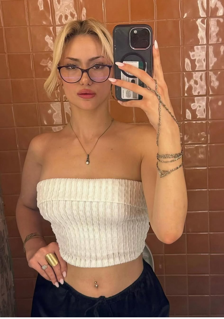 Kavacık Sabırlı Kadın Escort Hale